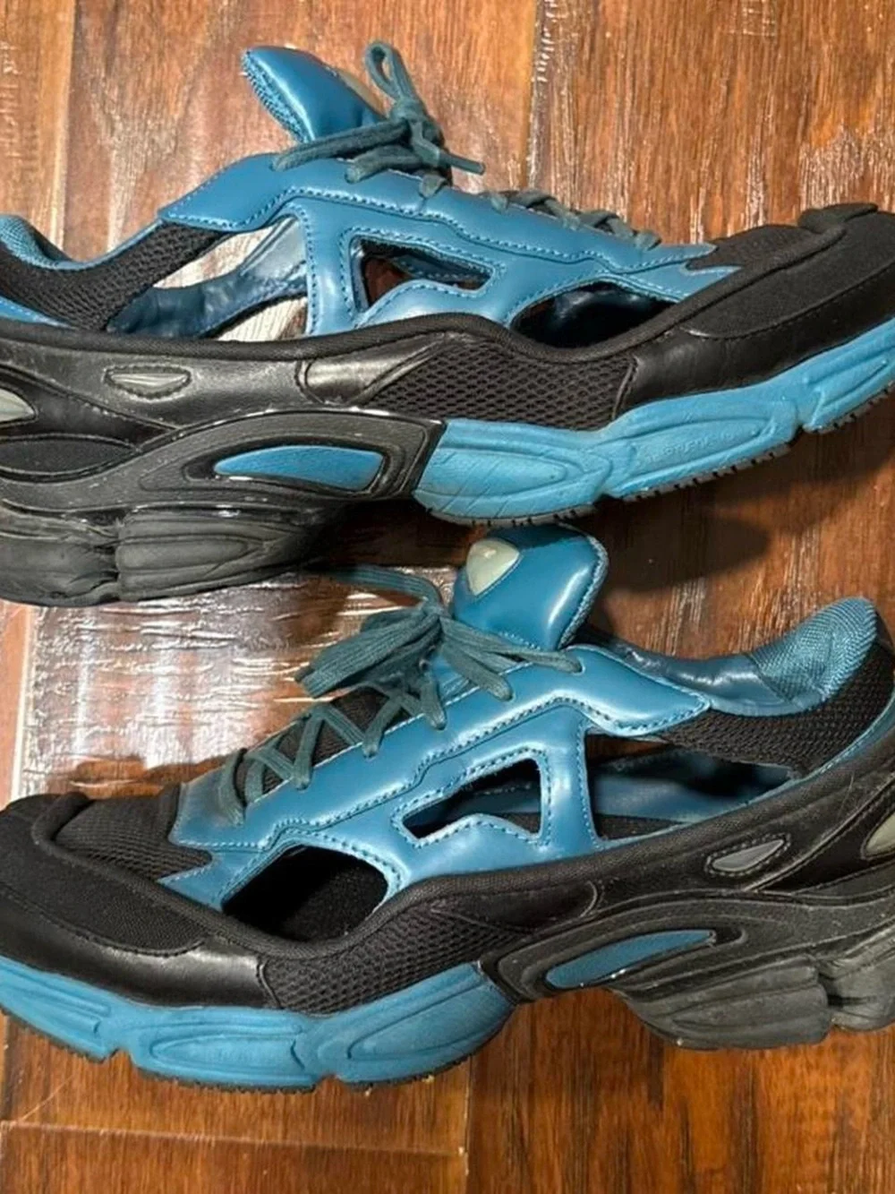 Raf Simons x Adidas FW18 Ozweego Replicant Sneakers - Picture 4 of 8